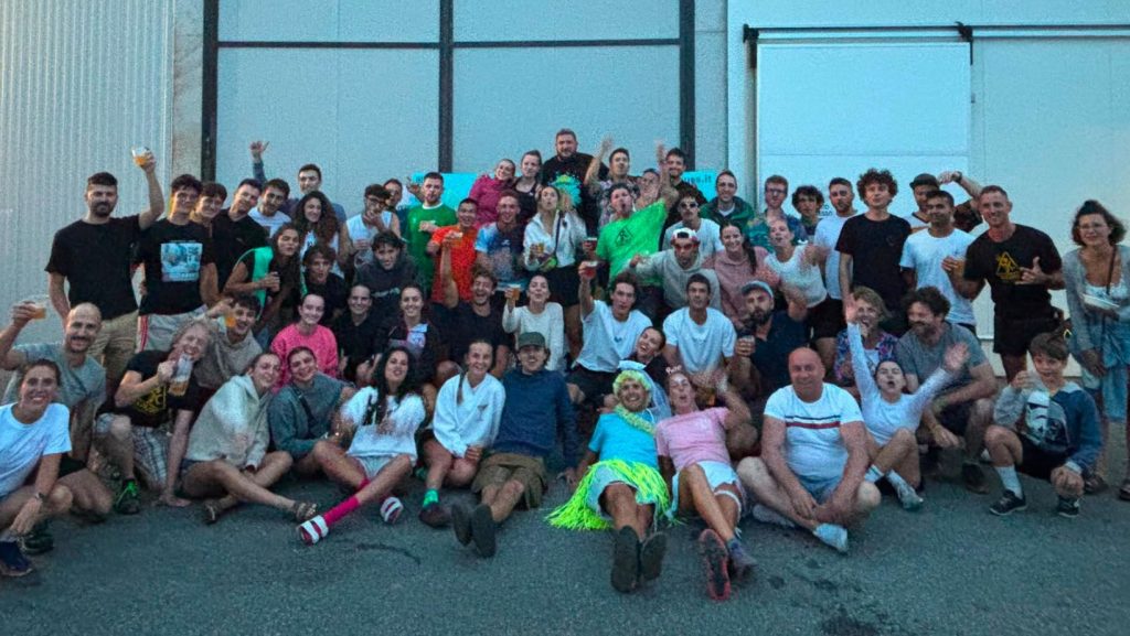 La foto di gruppo di chi è rimasto a festeggiare dopo la corsa